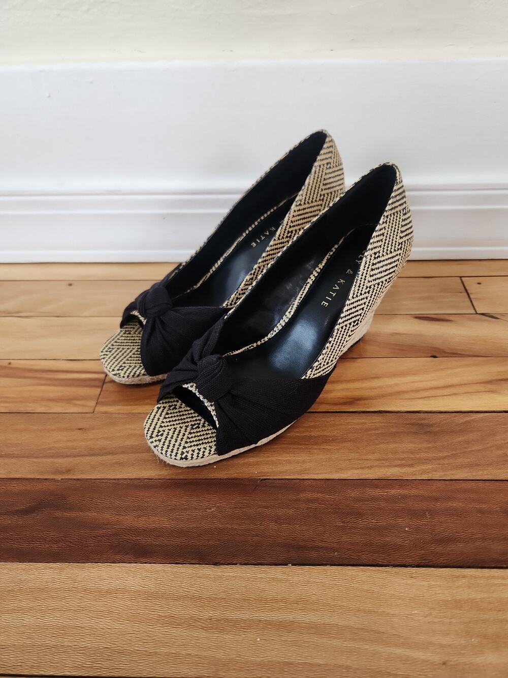 Kelly & Katie Bow Peep Toe Wedge Sandals Fabric Women's Heels 8.5 Espadrille